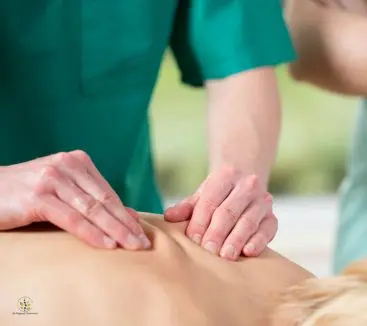 Physiotherapist performing manual therapy for upper back pain relief at Advance Physiotherapy Clinic in Chhatrapati Sambhajinagar (Aurangabad)