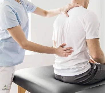 Physiotherapist providing back pain treatment through manual therapy at Advance Physiotherapy Clinic, Chhatrapati Sambhajinagar (Aurangabad).